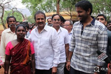 Mohan Babu Family Casts Vote 2014